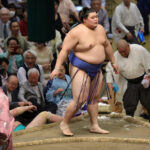 大の里が初日から10連勝　得意の右ではなく左差しで完勝　解説の元栃東の玉ノ井親方も称賛