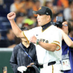 【巨人】阿部慎之助監督に厳重注意と制裁金10万円 2日、球審に抗議とみなされ退場を宣告
